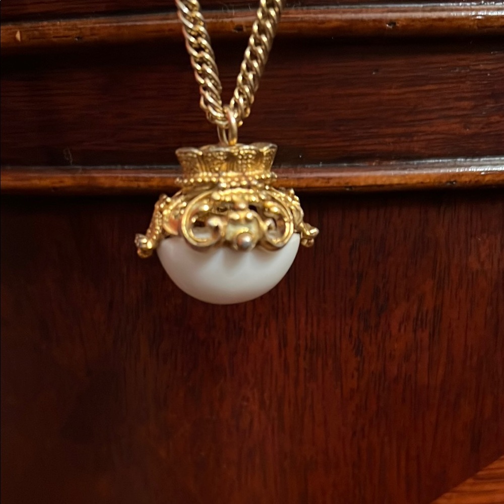 Chic Gold Double Layer Necklace - image 3